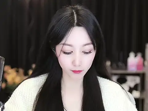 Snapshot of Nuyoah-77 chatting on 01/18/25, 03:49 Nuyoah-77 online show from 01/18/25, 03:49