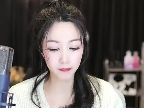 Snapshot of Nuyoah-77 chatting on 01/19/25, 03:53 Nuyoah-77 online show from 01/19/25, 03:53