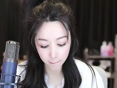 Snapshot of Nuyoah-77 chatting on 01/19/25, 07:04 Nuyoah-77 online show from 01/19/25, 07:04