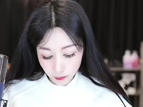 Snapshot of Nuyoah-77 chatting on 01/20/25, 03:50 Nuyoah-77 online show from 01/20/25, 03:50