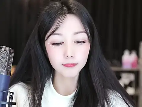 Snapshot of Nuyoah-77 chatting on 01/20/25, 06:53 Nuyoah-77 online show from 01/20/25, 06:53