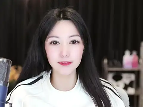 Snapshot of Nuyoah-77 chatting on 01/21/25, 04:05 Nuyoah-77 online show from 01/21/25, 04:05