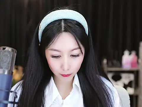 Snapshot of Nuyoah-77 chatting on 01/23/25, 07:07 Nuyoah-77 online show from 01/23/25, 07:07