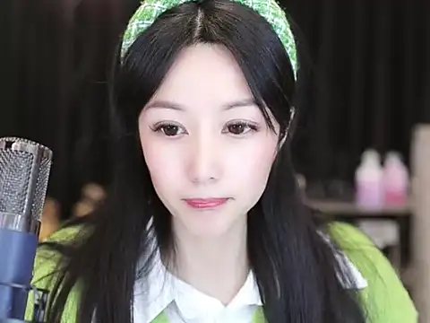 Snapshot of Nuyoah-77 chatting on 01/24/25, 04:06 Nuyoah-77 online show from 01/24/25, 04:06