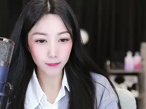 Snapshot of Nuyoah-77 chatting on 02/01/25, 04:11 Nuyoah-77 online show from 02/01/25, 04:11