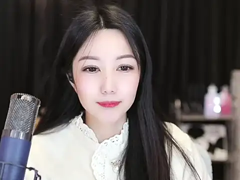 Snapshot of Nuyoah-77 chatting on 02/03/25, 05:24 Nuyoah-77 online show from 02/03/25, 05:24