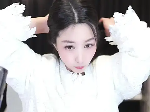 Snapshot of Nuyoah-77 chatting on 02/04/25, 03:57 Nuyoah-77 online show from 02/04/25, 03:57