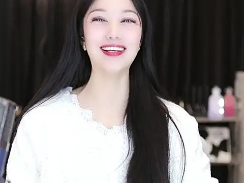 Snapshot of Nuyoah-77 chatting on 02/06/25, 06:46 Nuyoah-77 online show from 02/06/25, 06:46