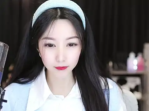 Snapshot of Nuyoah-77 chatting on 02/07/25, 06:02 Nuyoah-77 online show from 02/07/25, 06:02