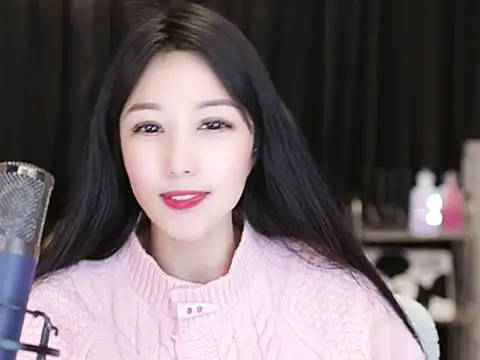 Snapshot of Nuyoah-77 chatting on 02/11/25, 07:16 Nuyoah-77 online show from 02/11/25, 07:16