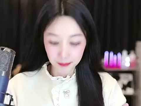 Snapshot of Nuyoah-77 chatting on 02/12/25, 05:58 Nuyoah-77 online show from 02/12/25, 05:58