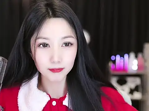 Snapshot of Nuyoah-77 chatting on 02/13/25, 05:33 Nuyoah-77 online show from 02/13/25, 05:33