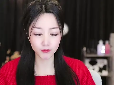 Snapshot of Nuyoah-77 chatting on 02/14/25, 03:58 Nuyoah-77 online show from 02/14/25, 03:58