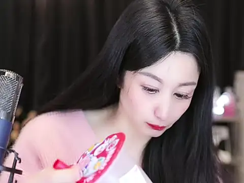 Snapshot of Nuyoah-77 chatting on 02/16/25, 03:05 Nuyoah-77 online show from 02/16/25, 03:05