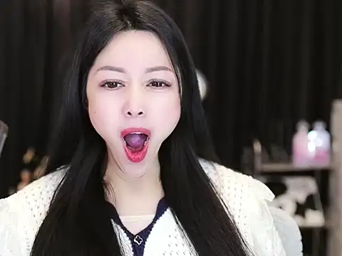 Snapshot of Nuyoah-77 chatting on 02/18/25, 03:21 Nuyoah-77 online show from 02/18/25, 03:21