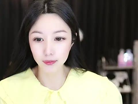 Snapshot of Nuyoah-77 chatting on 02/19/25, 02:12 Nuyoah-77 online show from 02/19/25, 02:12