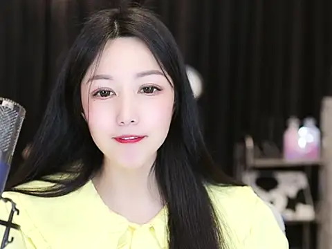 Snapshot of Nuyoah-77 chatting on 02/19/25, 05:16 Nuyoah-77 online show from 02/19/25, 05:16