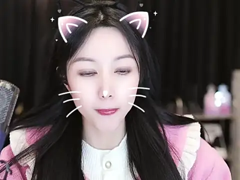 Snapshot of Nuyoah-77 chatting on 02/22/25, 05:02 Nuyoah-77 online show from 02/22/25, 05:02