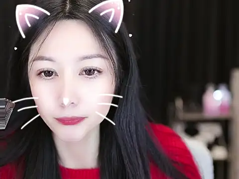 Snapshot of Nuyoah-77 chatting on 02/23/25, 02:35 Nuyoah-77 online show from 02/23/25, 02:35