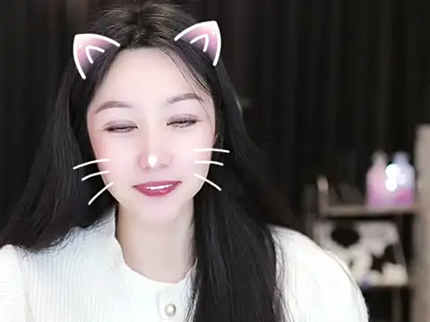 Snapshot of Nuyoah-77 chatting on 02/24/25, 04:04 Nuyoah-77 online show from 02/24/25, 04:04