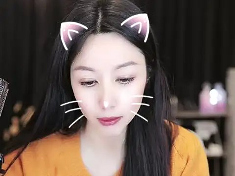 Snapshot of Nuyoah-77 chatting on 02/25/25, 02:54 Nuyoah-77 online show from 02/25/25, 02:54