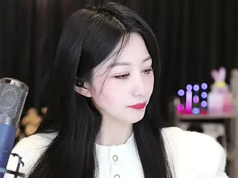 Snapshot of Nuyoah-77 chatting on 03/02/25, 07:02 Nuyoah-77 online show from 03/02/25, 07:02