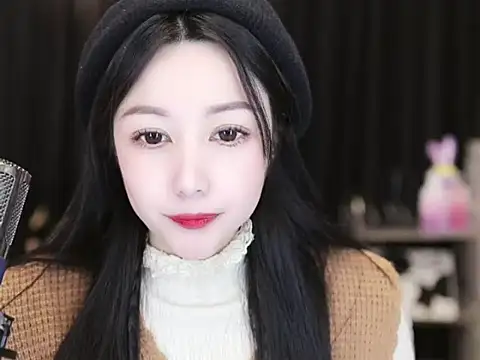 Snapshot of Nuyoah-77 chatting on 03/03/25, 06:55 Nuyoah-77 online show from 03/03/25, 06:55