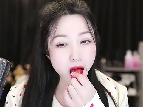 Snapshot of Nuyoah-77 chatting on 03/05/25, 03:18 Nuyoah-77 online show from 03/05/25, 03:18