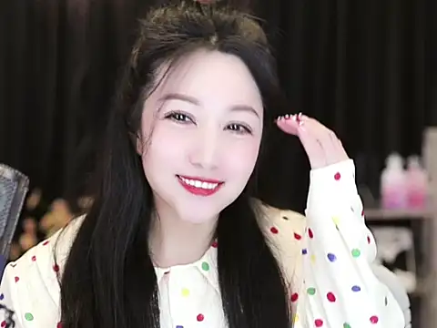 Snapshot of Nuyoah-77 chatting on 03/05/25, 06:23 Nuyoah-77 online show from 03/05/25, 06:23