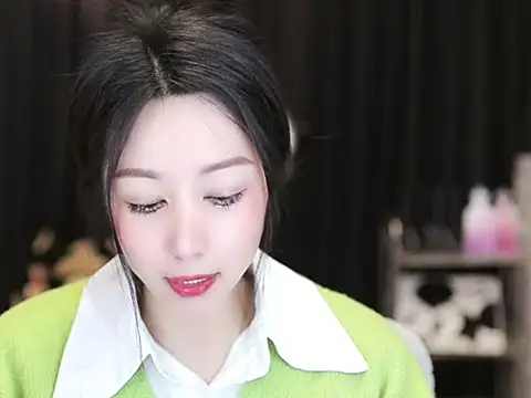 Snapshot of Nuyoah-77 chatting on 03/06/25, 04:07 Nuyoah-77 online show from 03/06/25, 04:07