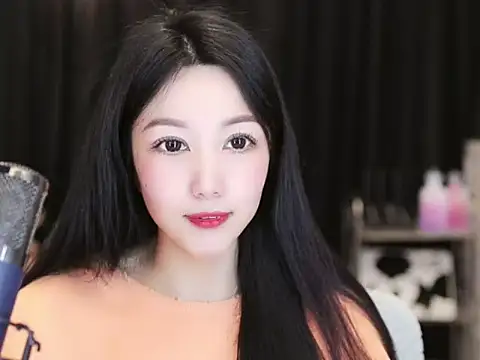 Snapshot of Nuyoah-77 chatting on 03/10/25, 04:25 Nuyoah-77 online show from 03/10/25, 04:25