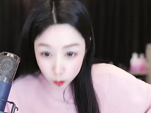 Snapshot of Nuyoah-77 chatting on 03/12/25, 04:13 Nuyoah-77 online show from 03/12/25, 04:13