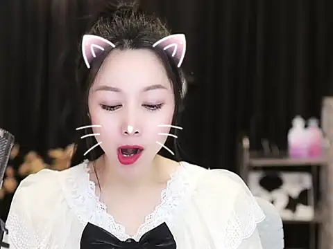 Snapshot of Nuyoah-77 chatting on 03/15/25, 04:43 Nuyoah-77 online show from 03/15/25, 04:43