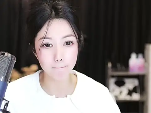 Snapshot of Nuyoah-77 chatting on 03/16/25, 04:01 Nuyoah-77 online show from 03/16/25, 04:01