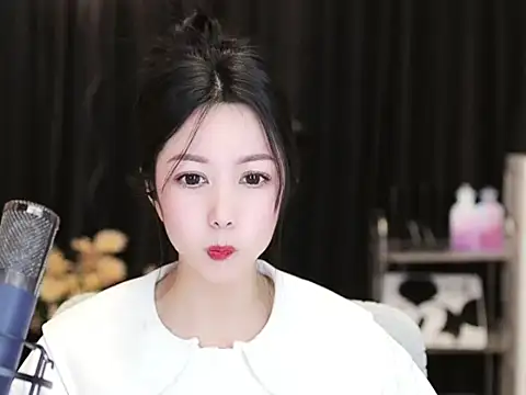 Snapshot of Nuyoah-77 chatting on 03/16/25, 07:06 Nuyoah-77 online show from 03/16/25, 07:06