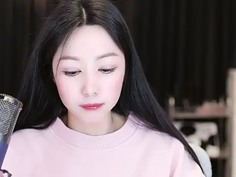 Snapshot of Nuyoah-77 chatting on 03/17/25, 04:11 Nuyoah-77 online show from 03/17/25, 04:11