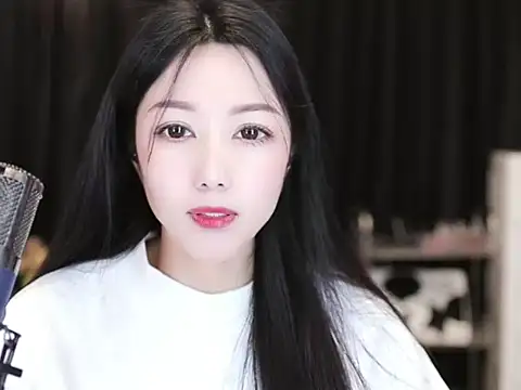 Snapshot of Nuyoah-77 chatting on 03/18/25, 02:59 Nuyoah-77 online show from 03/18/25, 02:59