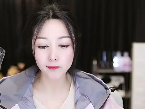 Snapshot of Nuyoah-77 chatting on 03/20/25, 06:31 Nuyoah-77 online show from 03/20/25, 06:31