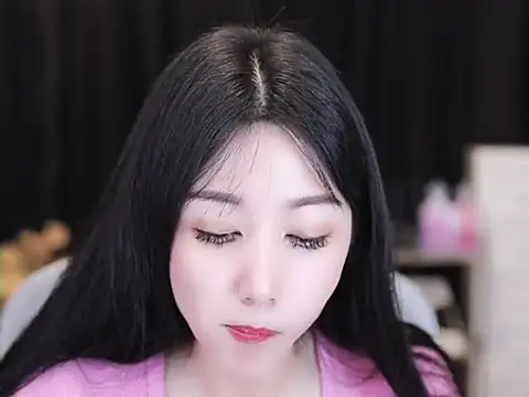 Snapshot of Nuyoah-77 chatting on 09/10/25, 03:12 Nuyoah-77 online show from 09/10/25, 03:12