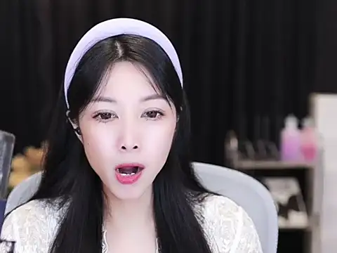 Snapshot of Nuyoah-77 chatting on 09/12/25, 05:13 Nuyoah-77 online show from 09/12/25, 05:13