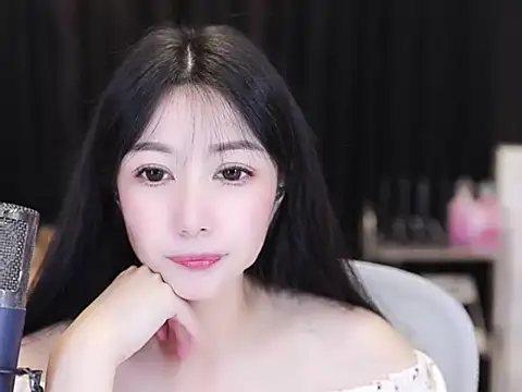 Snapshot of Nuyoah-77 chatting on 09/16/25, 05:14 Nuyoah-77 online show from 09/16/25, 05:14