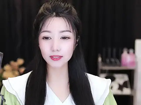 Snapshot of Nuyoah-77 chatting on 09/19/25, 04:51 Nuyoah-77 online show from 09/19/25, 04:51