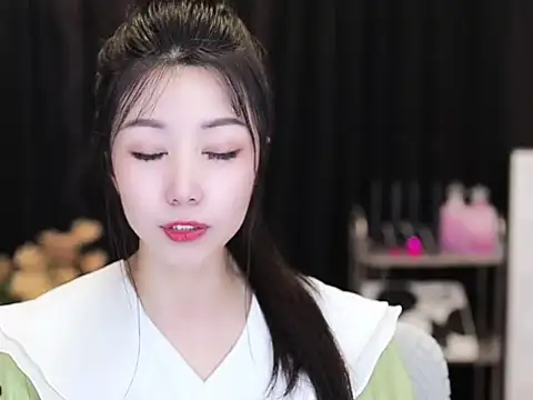 Snapshot of Nuyoah-77 chatting on 09/21/25, 03:57 Nuyoah-77 online show from 09/21/25, 03:57