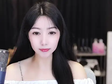 Snapshot of Nuyoah-77 chatting on 09/22/25, 04:20 Nuyoah-77 online show from 09/22/25, 04:20