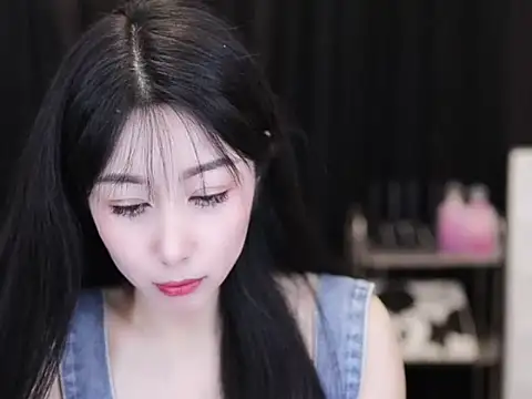 Snapshot of Nuyoah-77 chatting on 09/25/25, 04:00 Nuyoah-77 online show from 09/25/25, 04:00