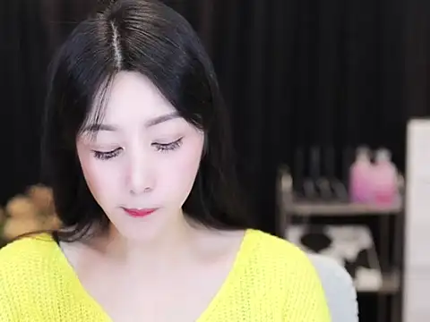 Snapshot of Nuyoah-77 chatting on 10/02/25, 04:03 Nuyoah-77 online show from 10/02/25, 04:03