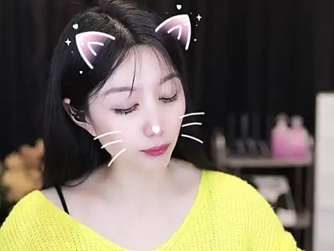 Snapshot of Nuyoah-77 chatting on 10/04/25, 03:54 Nuyoah-77 online show from 10/04/25, 03:54