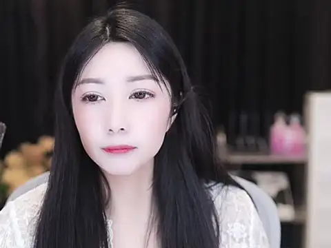 Snapshot of Nuyoah-77 chatting on 10/10/25, 03:55 Nuyoah-77 online show from 10/10/25, 03:55