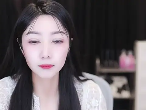 Snapshot of Nuyoah-77 chatting on 10/11/25, 04:38 Nuyoah-77 online show from 10/11/25, 04:38