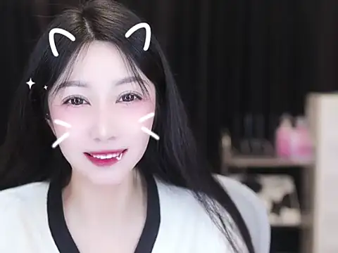 Snapshot of Nuyoah-77 chatting on 10/13/25, 04:07 Nuyoah-77 online show from 10/13/25, 04:07